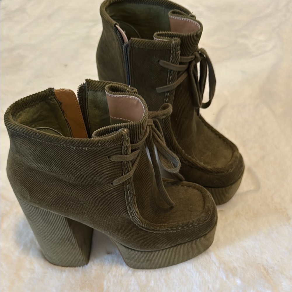 Jessica Simpson Green Heeled Boots with Chunky Heel